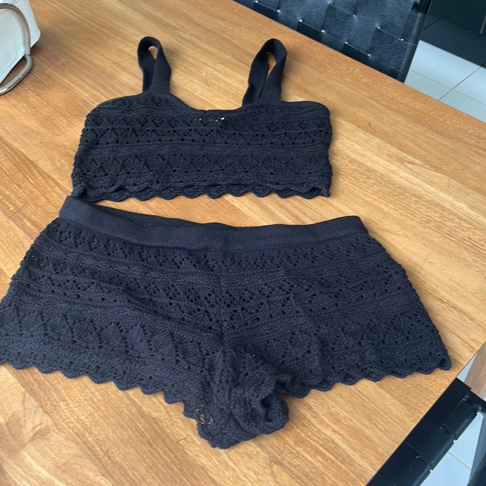 DIVIDED H&M CROCHET SHORT AND TOP